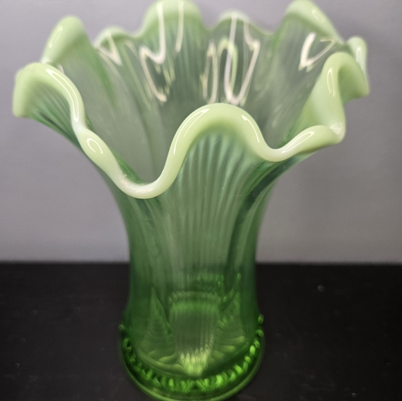 Vintage Swung Vase Other - RARE Vintage/Antique Jefferson Glass Bright Green Opalescent 7" Swung Vase